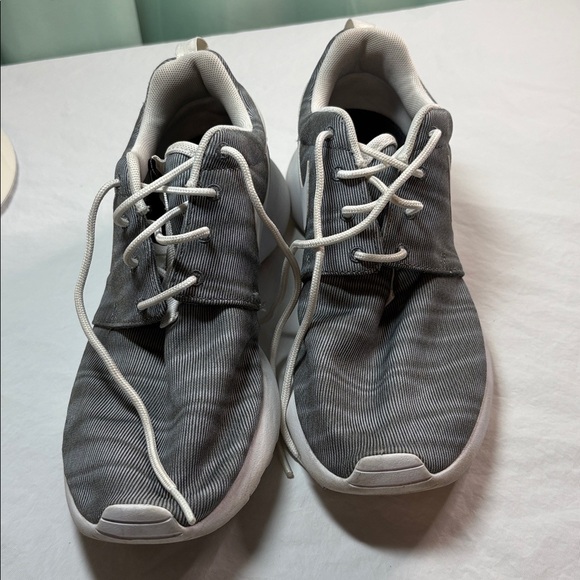 Nike Tennis Shoes women’s size 7 - Picture 5 of 6